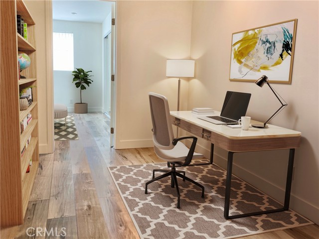 Detail Gallery Image 6 of 37 For 7327 Kester Ave #2,  Van Nuys,  CA 91405 - 3 Beds | 3/1 Baths