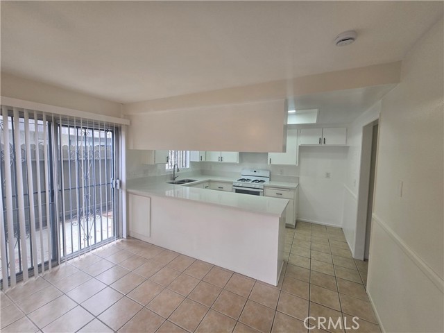 16741 Blanton Lane, Huntington Beach CA: https://media.crmls.org/medias/63776221-0d06-4f91-8e7d-48f227e05e58.jpg