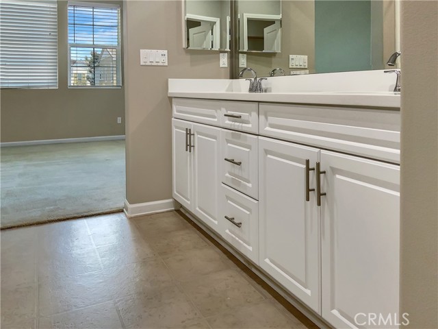 Detail Gallery Image 13 of 27 For 2928 E via Fiano, Ontario,  CA 91764 - 3 Beds | 2/1 Baths