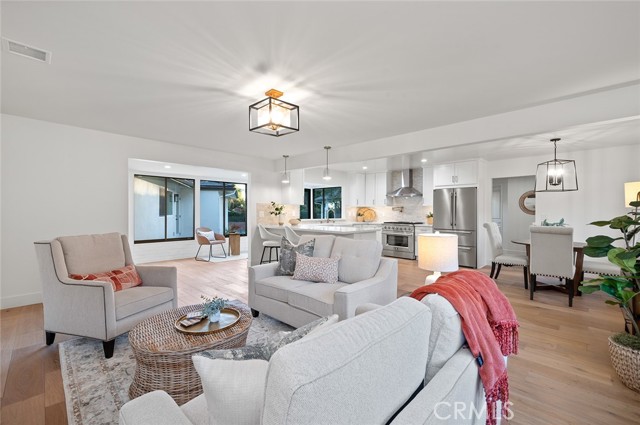 1985 Highland Oaks Drive, Arcadia CA: https://media.crmls.org/medias/6377e54e-f7b5-43fc-a36f-b4a06e536418.jpg