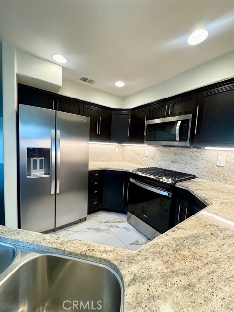 Detail Gallery Image 5 of 26 For 7803 E Quinn, Anaheim Hills,  CA 92808 - 2 Beds | 2 Baths