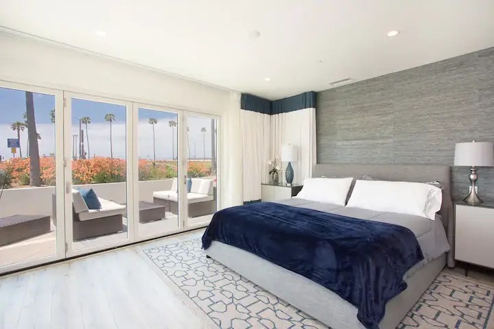 Detail Gallery Image 7 of 13 For 926 E Oceanfront, Newport Beach,  CA 92661 - 3 Beds | 3 Baths