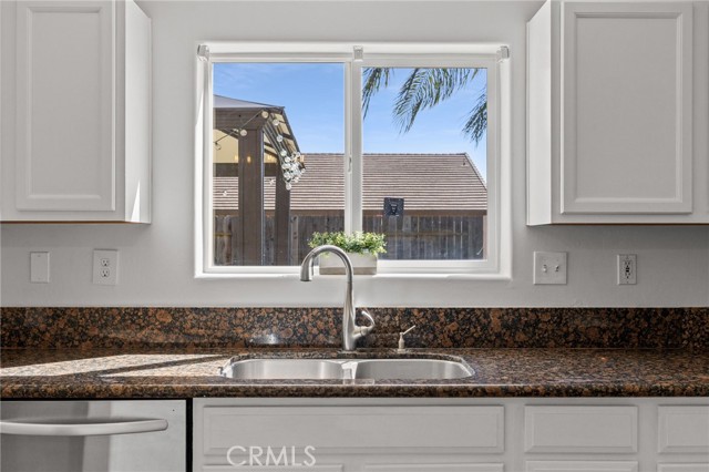 Detail Gallery Image 22 of 48 For 12303 Midtowne Dr, Bakersfield,  CA 93312 - 5 Beds | 2/1 Baths