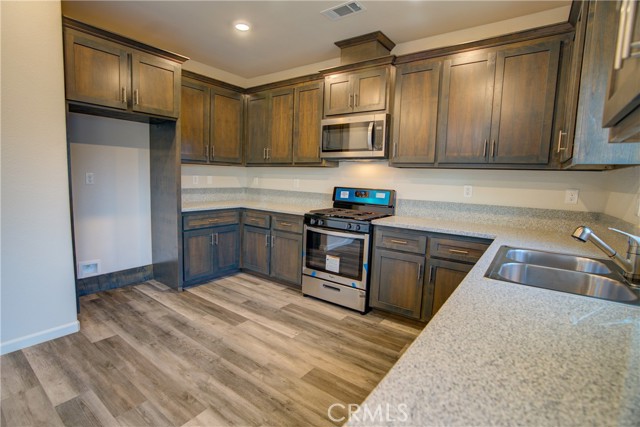 Detail Gallery Image 5 of 13 For 615 Cadiz Ave, Merced,  CA 95341 - 4 Beds | 2/1 Baths