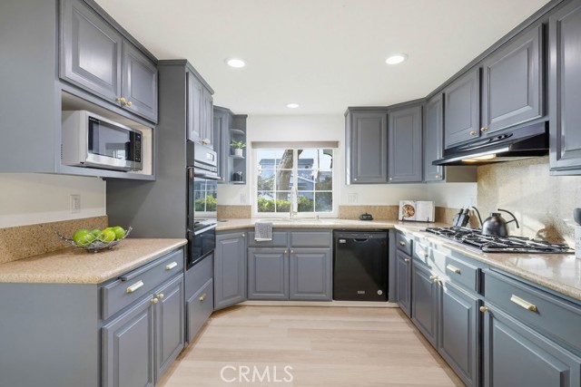 Detail Gallery Image 16 of 66 For 10232 Hialeah, Cypress,  CA 90630 - 5 Beds | 2/1 Baths