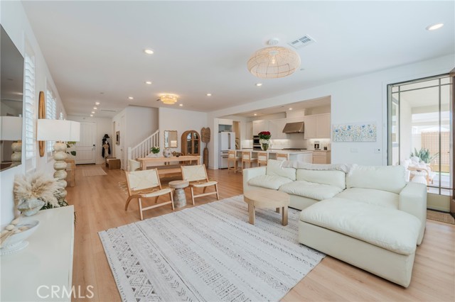 Detail Gallery Image 8 of 49 For 9672 Dawning Dr, Huntington Beach,  CA 92646 - 5 Beds | 4/1 Baths