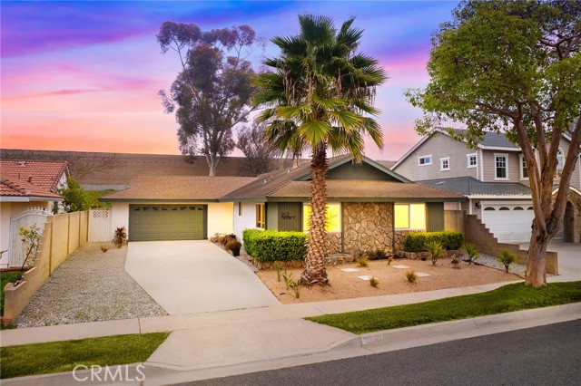 Detail Gallery Image 4 of 31 For 952 Cheyenne, Costa Mesa,  CA 92626 - 4 Beds | 2 Baths