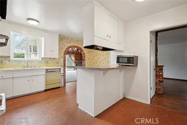 Detail Gallery Image 9 of 48 For 21044 Blythe St, Canoga Park,  CA 91304 - 3 Beds | 2 Baths