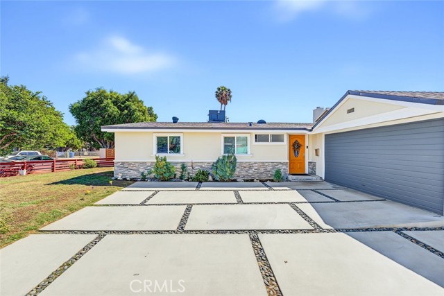 10989 Mascarell Avenue photo 4
