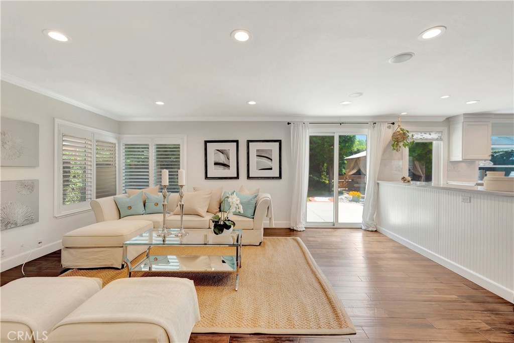 MLS #OC25183386 img 11