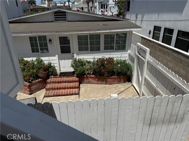 514 .5 Marigold Ave, Corona del Mar CA: https://media.crmls.org/medias/637cd7a6-bfb1-418c-8562-b1dad270fe66.jpg