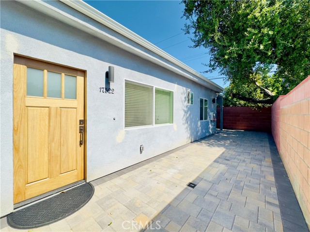 17522 Lemay Street, Lake Balboa CA: https://media.crmls.org/medias/637ce32f-d35c-4e41-9988-67abedaa89a9.jpg