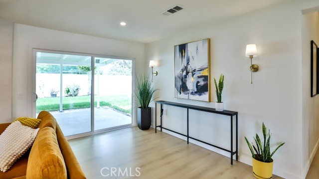 2737 Lorenzo Avenue, Costa Mesa CA: https://media.crmls.org/medias/637d1744-031b-442f-a6e5-730036f76a10.jpg