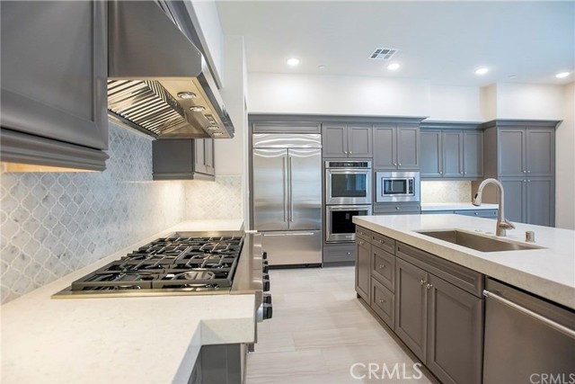 221 Geyser, Irvine CA: https://media.crmls.org/medias/637de67d-6ed0-4a4d-8384-d5d81746aaa8.jpg