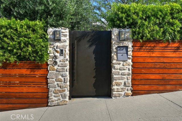 Detail Gallery Image 2 of 41 For 6100 Maury Ave, Woodland Hills,  CA 91367 - 4 Beds | 2/1 Baths