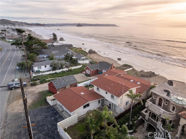 Detail Gallery Image 4 of 47 For 534 Pacific Ave, Cayucos,  CA 93430 - 6 Beds | 3 Baths