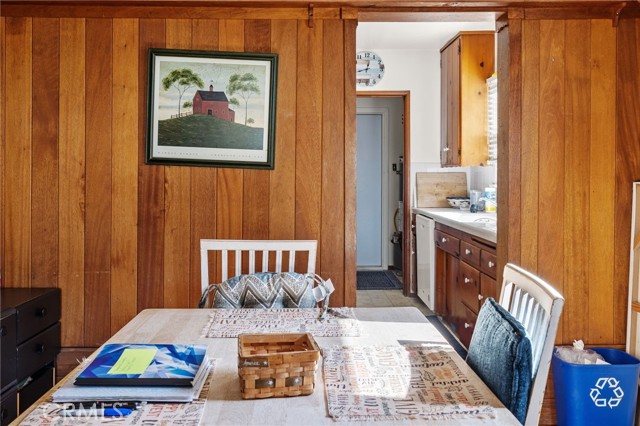 618 Prospect dining room