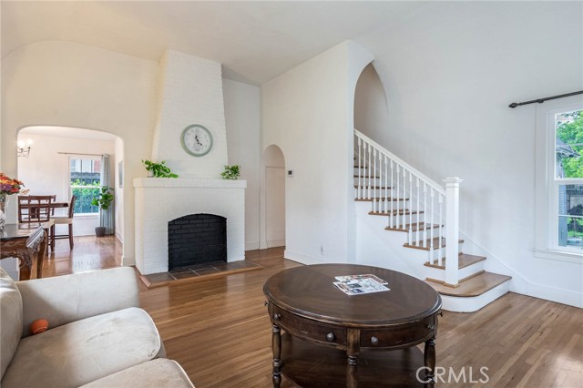 Detail Gallery Image 12 of 47 For 410 Cornell Dr, Burbank,  CA 91504 - 4 Beds | 2 Baths