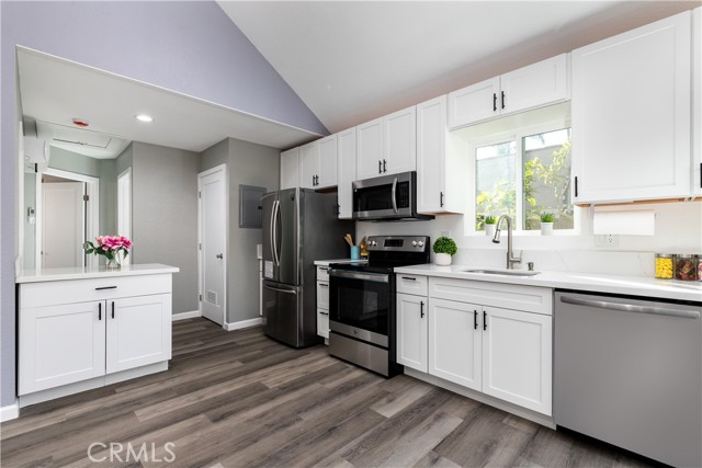 Detail Gallery Image 1 of 19 For 1135 N Howard St a,  Glendale,  CA 91207 - 2 Beds | 2 Baths