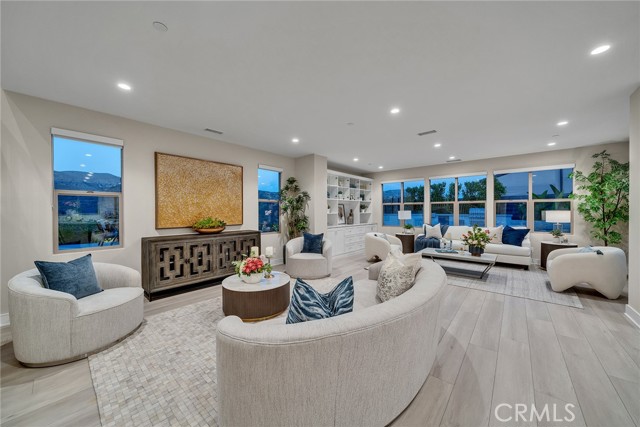 Detail Gallery Image 6 of 50 For 100 Albero, Irvine,  CA 92602 - 4 Beds | 3/1 Baths