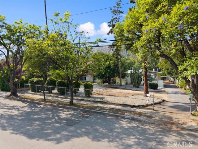 181 E Alegria Avenue, Sierra Madre CA: https://media.crmls.org/medias/6381c407-35f5-4b68-8e02-95ded890fc19.jpg