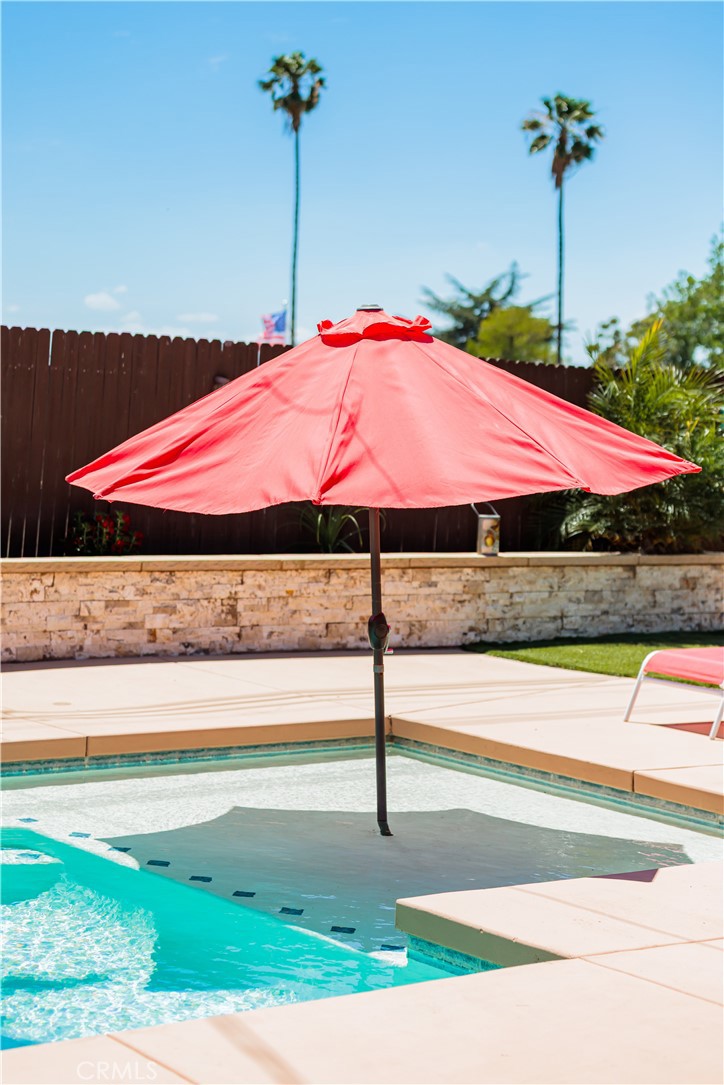 https://media.crmls.org/medias/63821898-c7f0-45fc-9016-e32cfd788824.jpg?preset=X-Large