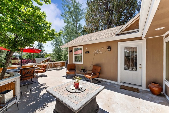 Detail Gallery Image 3 of 34 For 40177 Lakeview Dr, Big Bear Lake,  CA 92315 - 3 Beds | 2 Baths