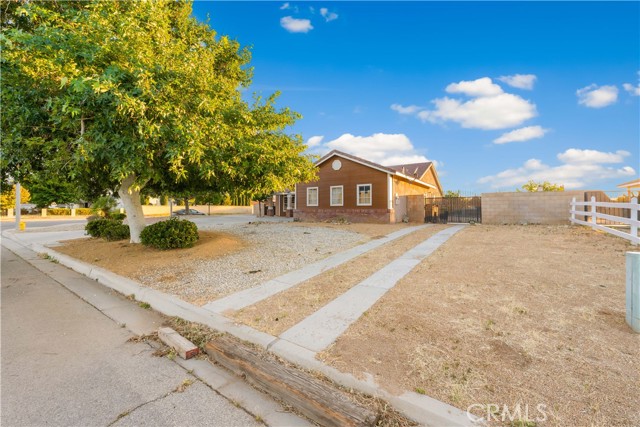 43309 45th W Street, Lancaster CA: https://media.crmls.org/medias/6382d1ab-5294-4559-a425-ee775d3664c9.jpg