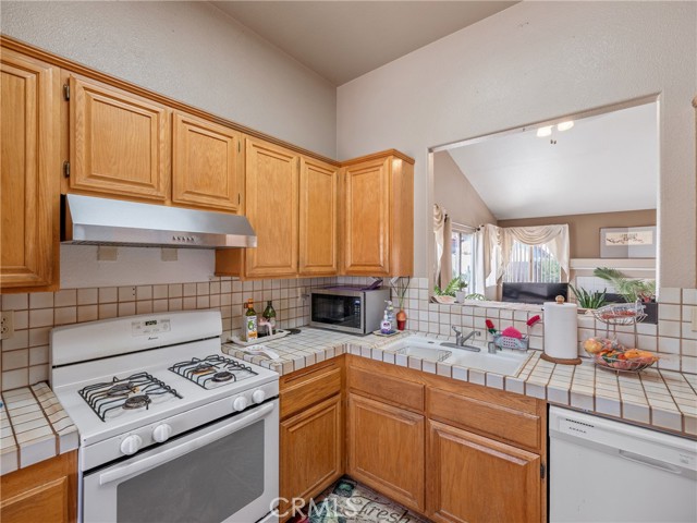 Detail Gallery Image 10 of 29 For 12871 Jade Rd, Victorville,  CA 92392 - 3 Beds | 2 Baths
