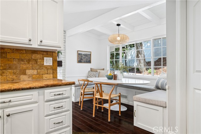 Detail Gallery Image 27 of 73 For 4590 Ensenada Dr, Woodland Hills,  CA 91364 - 3 Beds | 2/1 Baths