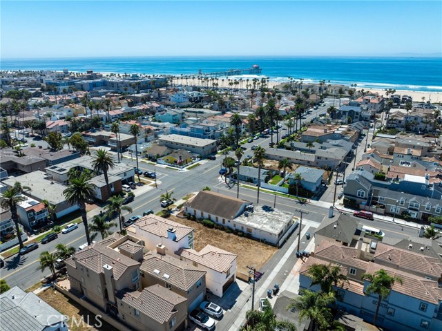 309 8th Street, Huntington Beach CA: https://media.crmls.org/medias/6384621d-e429-47de-95d1-b2c2caceedf4.jpg