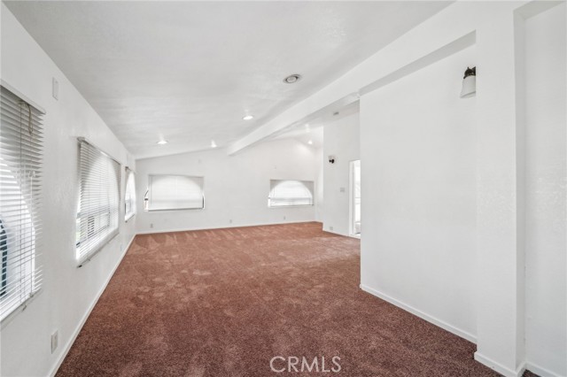 3098 N Arrowhead Avenue, San Bernardino CA: https://media.crmls.org/medias/6384c2d1-cc00-42dc-8a30-dbe8a824db2a.jpg