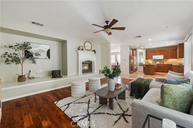 Detail Gallery Image 16 of 68 For 22229 Evening Star Ct, Saugus,  CA 91390 - 6 Beds | 5 Baths