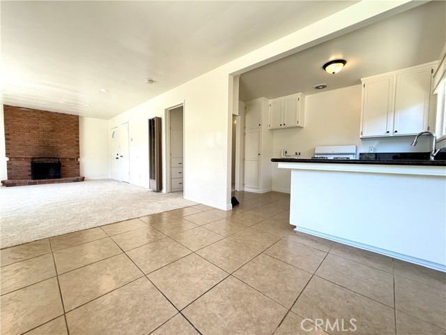 44037 Fern Avenue, Lancaster CA: https://media.crmls.org/medias/63877e0e-9042-474c-8371-30c5fb641391.jpg