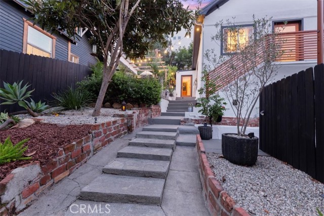 Detail Gallery Image 52 of 64 For 2207 - 2009 Apex Ave, Los Angeles,  CA 90039 - 2 Beds | 2 Baths