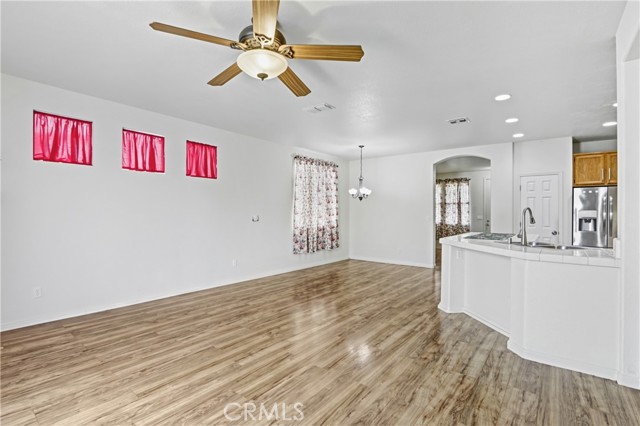 9209 Rosecut Court, Sacramento CA: https://media.crmls.org/medias/638863cb-728b-4aea-9429-ab1fa8a76b2d.jpg