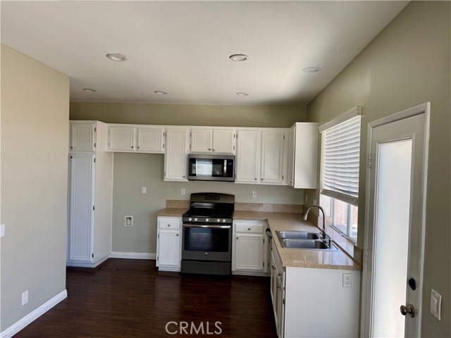 6 Lembogan Court, Aliso Viejo CA: https://media.crmls.org/medias/6388a878-e400-4a9c-813f-3b44a8bdbfe7.jpg