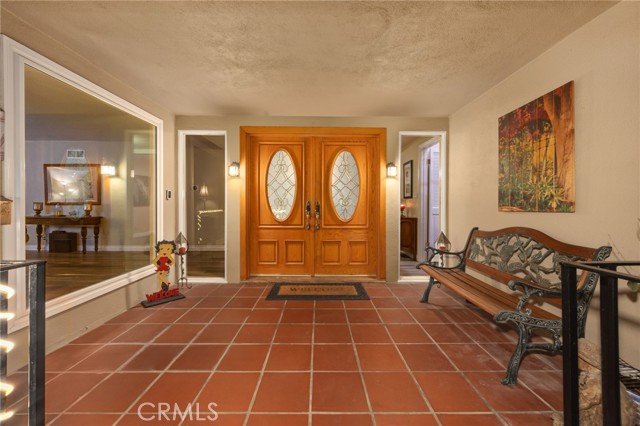 1481 Kensington Drive, Fullerton CA: https://media.crmls.org/medias/6388abac-7b1e-4b0e-993c-3b32b5c05290.jpg