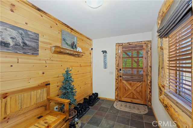Detail Gallery Image 5 of 53 For 1053 Cherokee St, Fawnskin,  CA 92333 - 4 Beds | 3/1 Baths