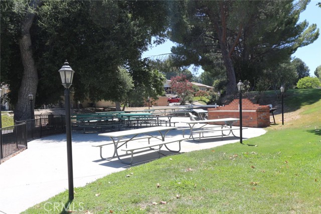 Detail Gallery Image 59 of 71 For 19208 Avenue of the Oaks #J,  Newhall,  CA 91321 - 2 Beds | 1/1 Baths