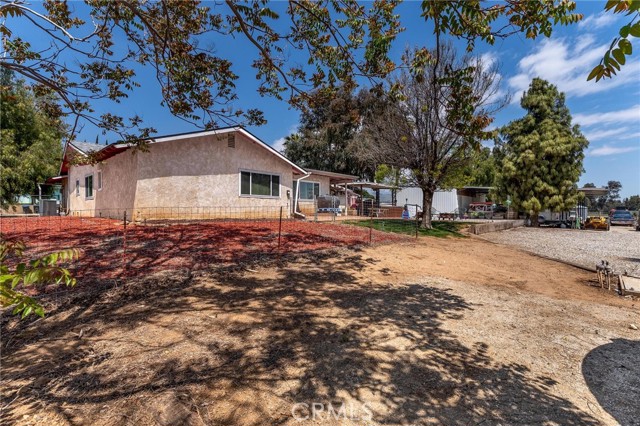 37701 Hesse Road, Cherry Valley CA: https://media.crmls.org/medias/63897197-4168-4941-9fe0-0cab52dba578.jpg