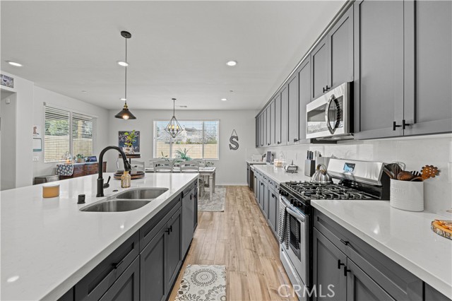 Detail Gallery Image 16 of 64 For 41727 Wayladn Ct, Quartz Hill,  CA 93536 - 5 Beds | 4 Baths