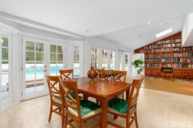 40 Club View Lane, Rolling Hills Estates, California 90274, 5 Bedrooms Bedrooms, ,3 BathroomsBathrooms,Residential,Sold,Club View,PW22062532