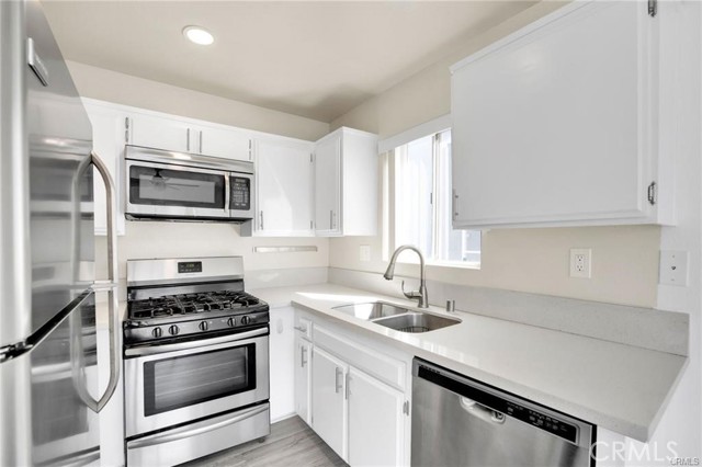 Detail Gallery Image 10 of 13 For 4406 Cahuenga Bld #203,  Toluca Lake,  CA 91602 - 2 Beds | 2 Baths