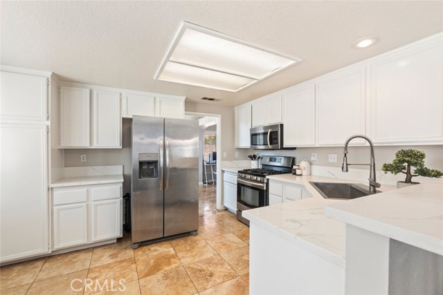 Detail Gallery Image 15 of 49 For 15135 Knollwood St, Lake Elsinore,  CA 92530 - 4 Beds | 3 Baths