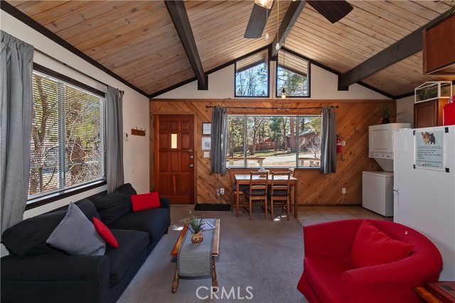 254 Wabash Lane, Sugarloaf CA: https://media.crmls.org/medias/638aaa96-f2c0-4192-9868-615a2796b290.jpg
