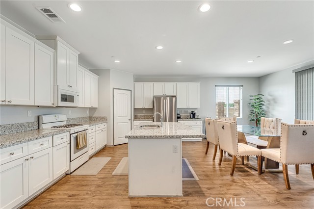 1559 Cabernet Court, San Jacinto CA: https://media.crmls.org/medias/638d8047-2ffd-4c81-9ee0-56a448d90e25.jpg
