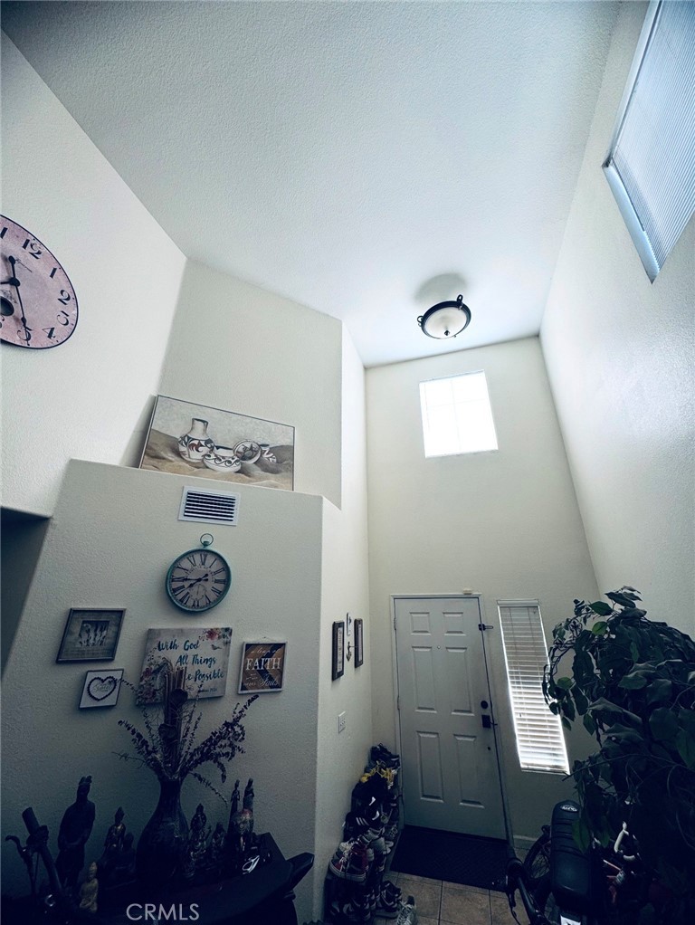 https://media.crmls.org/medias/638de94c-c566-4109-8604-bb454c561cf5.jpg?preset=X-Large