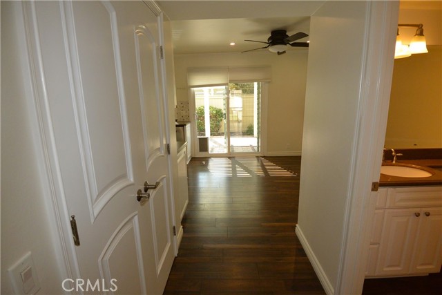 Detail Gallery Image 4 of 21 For 5 Woodfern #107,  Irvine,  CA 92614 - 3 Beds | 1/1 Baths