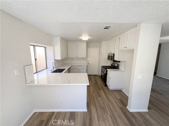 Detail Gallery Image 2 of 24 For 1947 Neptune Dr, Perris,  CA 92571 - 3 Beds | 2/1 Baths